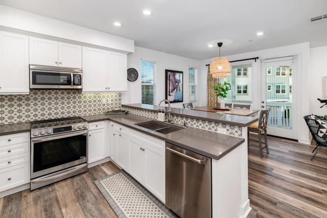 Detail Gallery Image 5 of 46 For 1115 Sea Glass Way, Oceanside,  CA 92054 - 2 Beds | 2/1 Baths