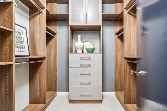 2005 TUNNEL RD, Oakland CA: https://media.crmls.org/mediaz/6c685969-c166-445d-8972-d531cdc535d3.jpg