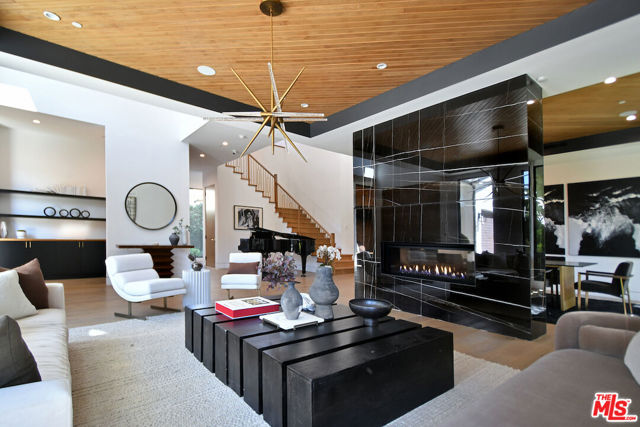 4544 Woodley Avenue, Encino CA: https://media.crmls.org/mediaz/6c685b60-8d01-4fbb-b900-df3870175448.jpg