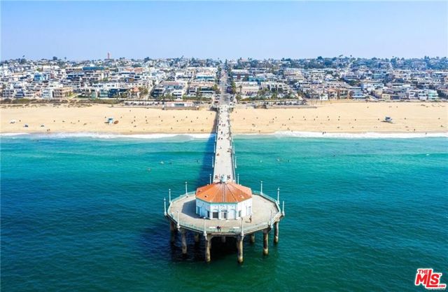 1202 Tennyson Street, Manhattan Beach CA: https://media.crmls.org/mediaz/6c6863c1-296b-4cbf-b48b-e7554dd43a8d.jpg