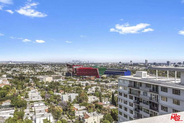 838 N Doheny Drive, West Hollywood CA: https://media.crmls.org/mediaz/6c6884cc-c0ab-4466-bf80-66c35ff9ddc7.jpg