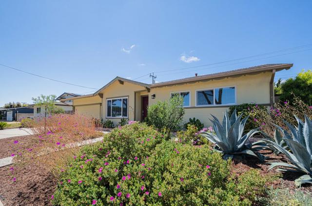 624 Hartnell Street, Salinas CA: https://media.crmls.org/mediaz/6c68a65d-4da9-4e42-8d56-d4f62aed6d8d.jpg