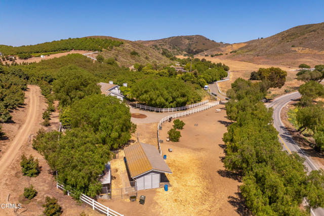 4850 N Moorpark Road, Thousand Oaks CA: https://media.crmls.org/mediaz/6c68acb9-ca64-48f6-8d67-169984009243.jpg
