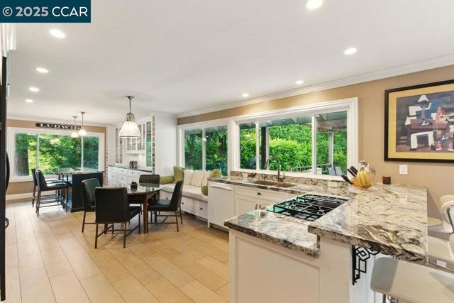 314 Draeger Dr, Moraga CA: https://media.crmls.org/mediaz/6c68b8ca-58fc-430c-9304-a3f984f32a27.jpg