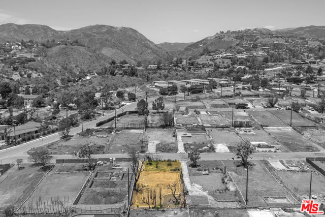 16942 Livorno Drive, Pacific Palisades CA: https://media.crmls.org/mediaz/6c68d7b2-4a03-4eec-b115-a1fd30e8432a.jpg