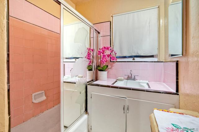759 W 10Th Ave, Escondido CA: https://media.crmls.org/mediaz/6c690be4-a7b6-4f44-b908-b02d2821e36f.jpg