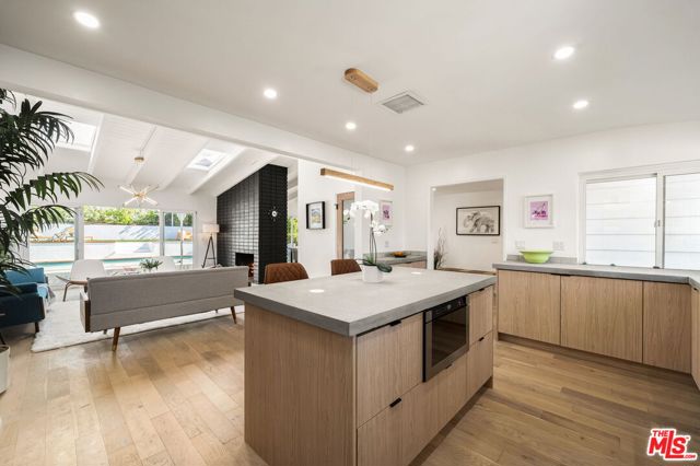 23020 Lita Place, Woodland Hills CA: https://media.crmls.org/mediaz/6c69499b-fb0a-4a06-bcbd-0e3273c89ac7.jpg