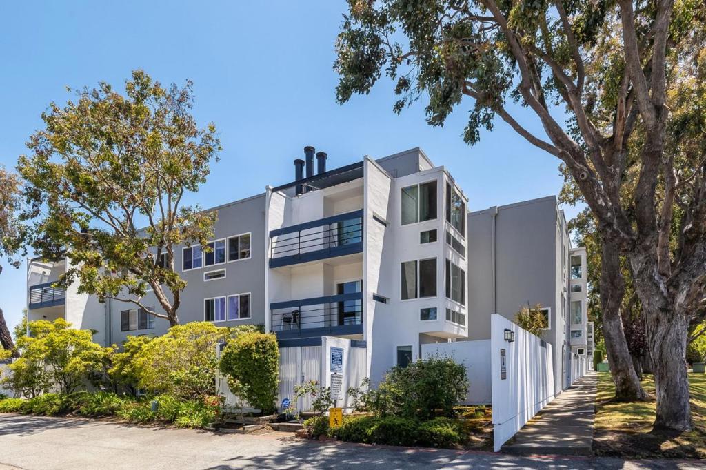 1017 Shell Boulevard #12
