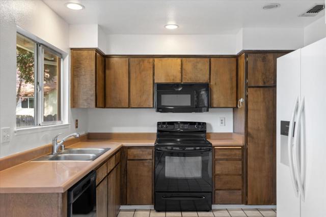 976 Jenooke Lane, Chico CA: https://media.crmls.org/mediaz/6c6aee7a-739e-45c4-865c-d589b11495ae.jpg