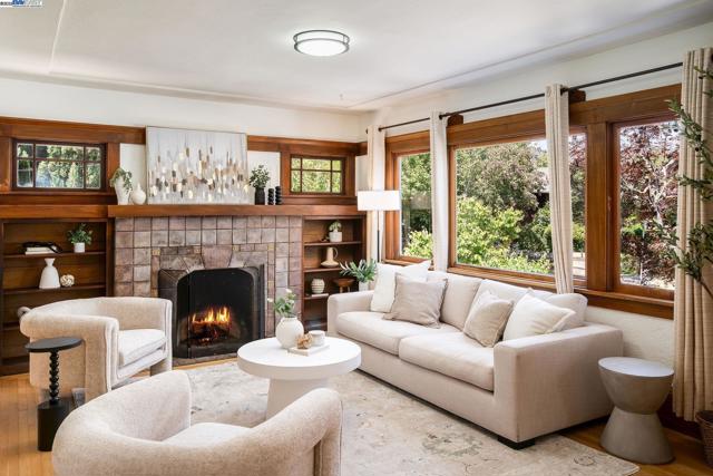 5731 Hermann St, Oakland CA: https://media.crmls.org/mediaz/6c6b4ef3-6f03-4cef-bdee-e831438ca3d3.jpg