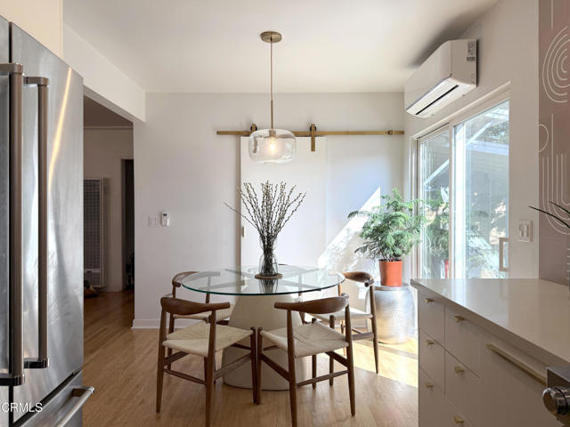 Detail Gallery Image 10 of 26 For 230 W Elmwood Ave, Burbank,  CA 91502 - 2 Beds | 1 Baths