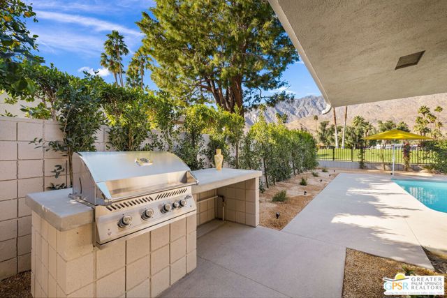 2367 S Yosemite Drive, Palm Springs CA: https://media.crmls.org/mediaz/6c6c6e59-cc35-4216-b96c-013bfed03d4c.jpg