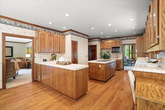 13217 Padero Court, Saratoga CA: https://media.crmls.org/mediaz/6c6c75da-47e8-4c0d-8ec6-617cb8216af1.jpg