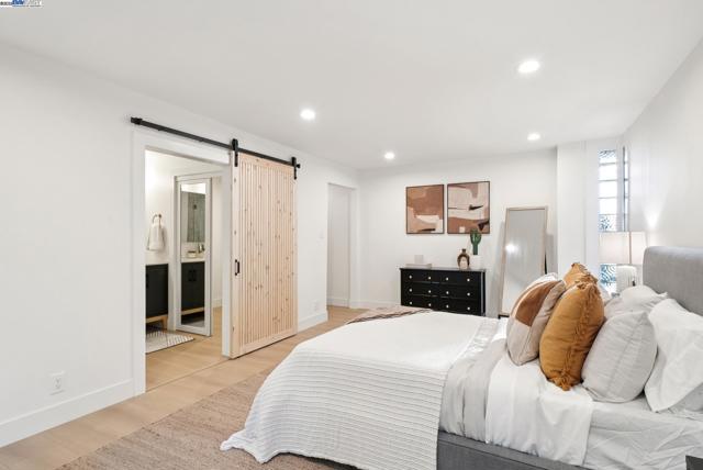 201 Amherst Ave, Kensington CA: https://media.crmls.org/mediaz/6c6ca219-923e-4551-b485-bd0b65ac1f1e.jpg