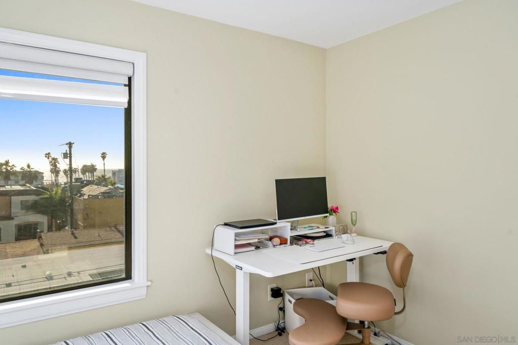 MLS #250032682SD img 13