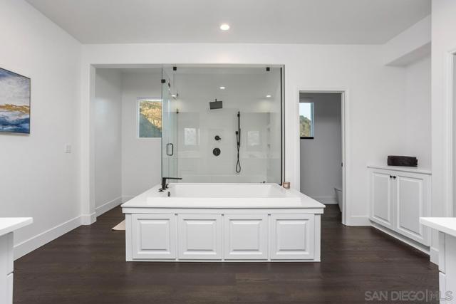 2807 California Poppy Street, Escondido CA: https://media.crmls.org/mediaz/6c6e4634-3969-4b8d-8b28-b83138fc0214.jpg