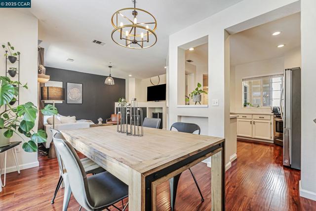 10630 Roys Hill Ln, Dublin CA: https://media.crmls.org/mediaz/6c6e4e87-7f70-4599-bbb5-42aa4041d53b.jpg