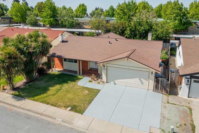 35573 Purcell Pl, Fremont CA: https://media.crmls.org/mediaz/6c6ef9d3-1fb9-4003-8a40-9c75ccd2eae4.jpg