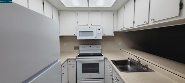 4214 Treat Blvd, Concord CA: https://media.crmls.org/mediaz/6c6feaf7-abfe-4b8e-bf24-56b02205e8ea.jpg