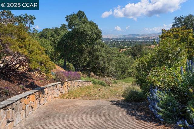 18 Diablo Oaks Way, Lafayette CA: https://media.crmls.org/mediaz/6c704f2a-7b87-4906-aae5-f4de858b761c.jpg