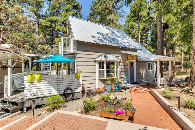 53125 Overlook Drive, Idyllwild CA: https://media.crmls.org/mediaz/6c712bae-9306-4034-aca9-592b5bb4943c.jpg