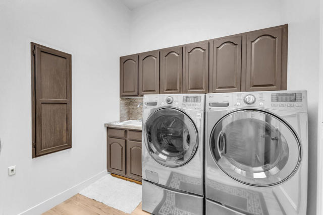 29 El Roble Court, Rancho Mirage CA: https://media.crmls.org/mediaz/6c713ac3-54b5-4bc6-a311-525a5f89d39e.jpg