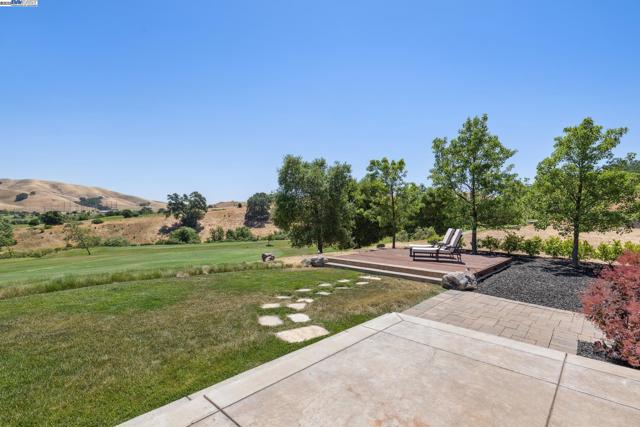 6340 Inspiration Ter, Pleasanton CA: https://media.crmls.org/mediaz/6c713bd2-84c1-4a56-9d85-12dd0b869c92.jpg