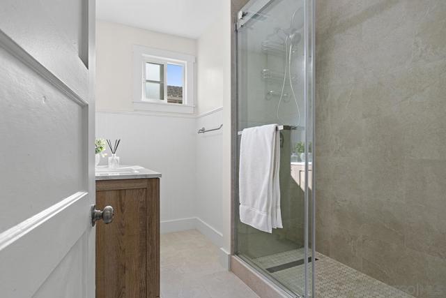 311 B Ave, Coronado CA: https://media.crmls.org/mediaz/6c718f48-cbda-489d-b4b1-1bf90e9a9757.jpg