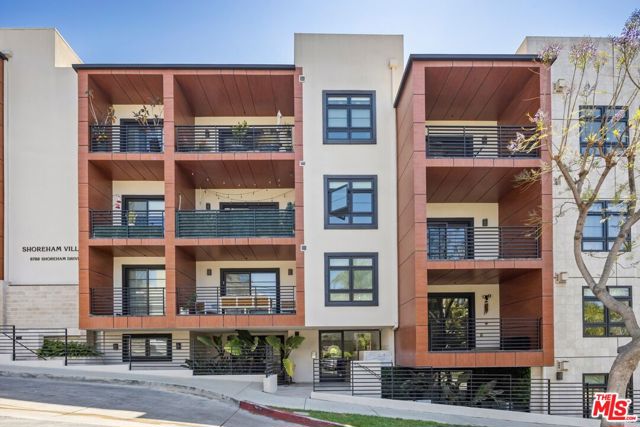 8788 Shoreham Drive, West Hollywood CA: https://media.crmls.org/mediaz/6c719f36-4fdf-4684-ae26-5aa19f9e6003.jpg