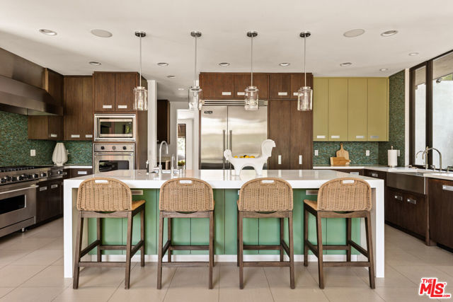 17352 Magnolia Boulevard, Encino CA: https://media.crmls.org/mediaz/6c71b24e-9cf1-4038-8a62-d1cd8d1b2c2b.jpg