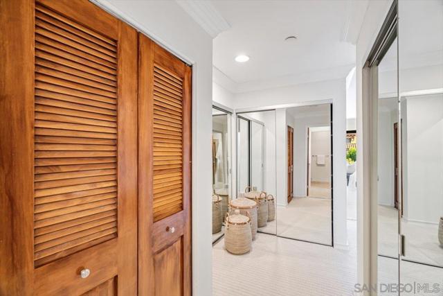 7550 Eads Ave, La Jolla CA: https://media.crmls.org/mediaz/6c71ca50-9b28-498c-898c-1348f0a694a4.jpg