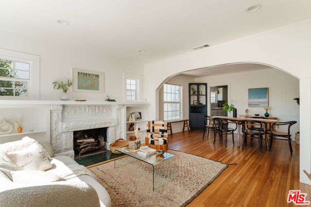 5421 Stratford Road, Los Angeles CA: https://media.crmls.org/mediaz/6c729d8b-2754-4617-ae9e-cef4d4a0407b.jpg