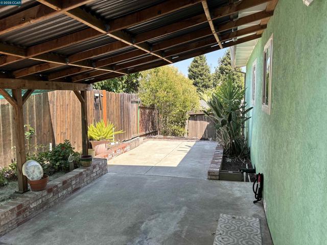 826 Veale, Martinez CA: https://media.crmls.org/mediaz/6c7309b6-696d-4b48-8be1-e3e1d9362470.jpg