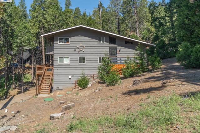 2190 Patricia Ln, Arnold CA: https://media.crmls.org/mediaz/6c73237c-d4f4-4686-a17e-e496421d52b7.jpg