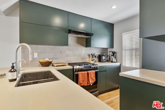 716 Maltman Avenue, Los Angeles CA: https://media.crmls.org/mediaz/6c738614-60de-443d-938f-3ec18a13da29.jpg