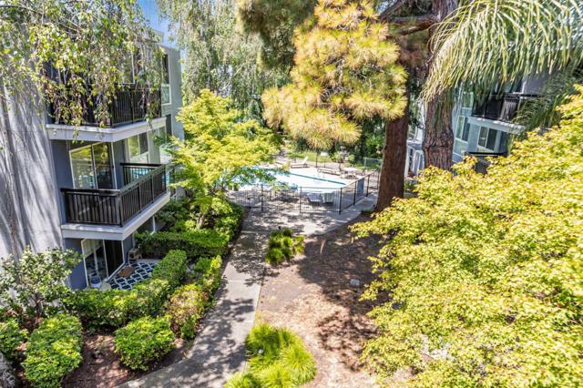 181 Del Medio Avenue, Mountain View CA: https://media.crmls.org/mediaz/6c73bea9-319e-4a0f-889b-599b4b50322a.jpg