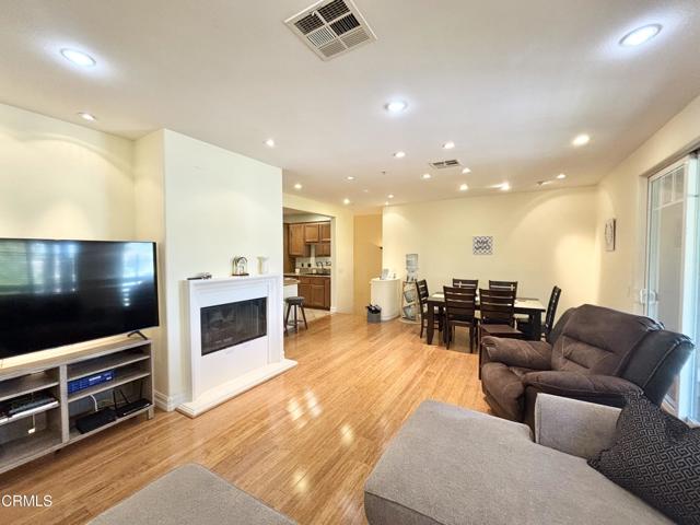 1430 Windshore Way, Oxnard CA: https://media.crmls.org/mediaz/6c73c9f7-d4db-4746-acf7-ca219307b5ee.jpg