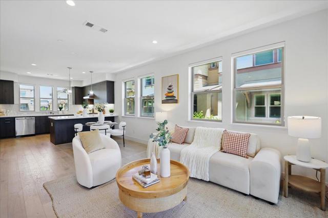 332 Marquetta Circle, Mountain View CA: https://media.crmls.org/mediaz/6c74283c-5aca-49ee-b260-cf0855f38eaa.jpg