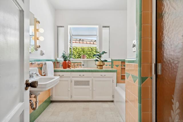 5038 Hastings Road, San Diego CA: https://media.crmls.org/mediaz/6c74a316-c1a5-4611-b82f-24fdeefdbb64.jpg