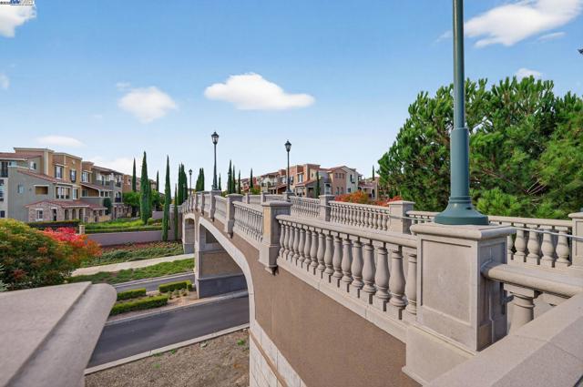 3231 Central Pkwy, Dublin CA: https://media.crmls.org/mediaz/6c752829-6eaa-4690-8ed8-3a622e6087e8.jpg