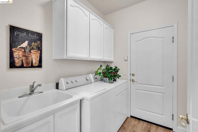 1124 Jonagold Way, Brentwood (CC) CA: https://media.crmls.org/mediaz/6c753d81-9e43-4fcc-bda0-b5bb3f4cec29.jpg