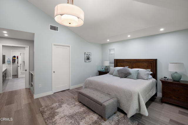 4428 Oakwood Avenue, La Canada Flintridge CA: https://media.crmls.org/mediaz/6c755790-d855-4d97-b5f9-c0dc15ef75f9.jpg