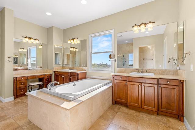 29472 Welk Highland Dr., Escondido CA: https://media.crmls.org/mediaz/6c7646f7-e562-49b6-aa9d-9b1d731edd59.jpg
