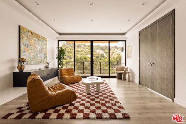 3820 Knobhill Drive, Sherman Oaks CA: https://media.crmls.org/mediaz/6c765c0a-189a-46bf-813d-adcb8c2374ad.jpg