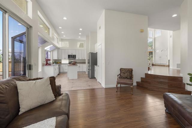 Detail Gallery Image 15 of 60 For 9432 Hito Ct, San Diego,  CA 92129 - 5 Beds | 3 Baths
