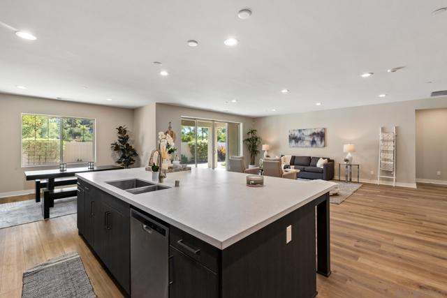 1525 Manzanita Hollows, Vista CA: https://media.crmls.org/mediaz/6c76a289-7e60-44a4-983e-d2648d51eabd.jpg