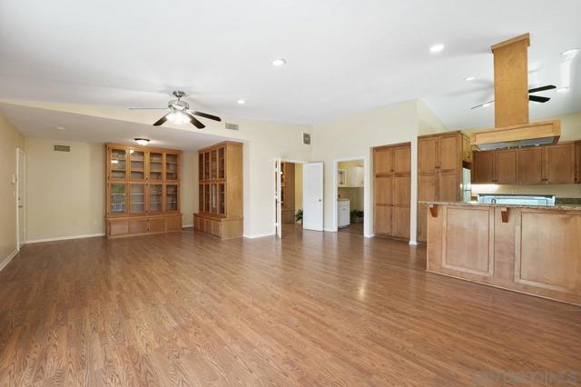 1353 Roxanne Dr, El Cajon CA: https://media.crmls.org/mediaz/6c76a54f-de70-4058-8f7e-ef239ff1dd5f.jpg