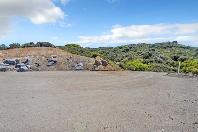 2169 Corte Dorado Espuela, Alpine CA: https://media.crmls.org/mediaz/6c77418d-c3bf-4bae-9a5b-94b22b560d59.jpg