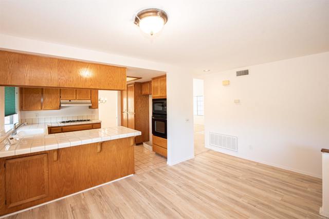 2432 Live Oak Road, Escondido CA: https://media.crmls.org/mediaz/6c776834-adfa-4adf-a96d-f98c49eea69b.jpg