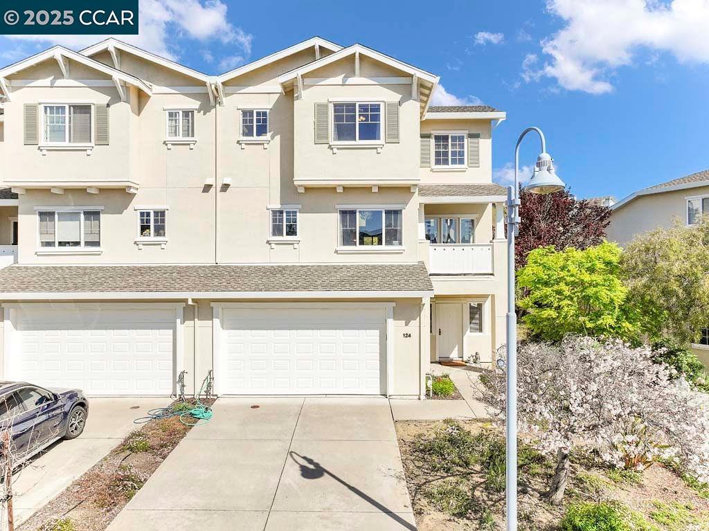 124 Shoal Drive W